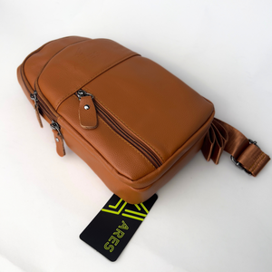 Borsetă din piele naturală - Ares Messenger - Unisex - Maro cognac